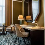 The One Monumental Palace Hotel