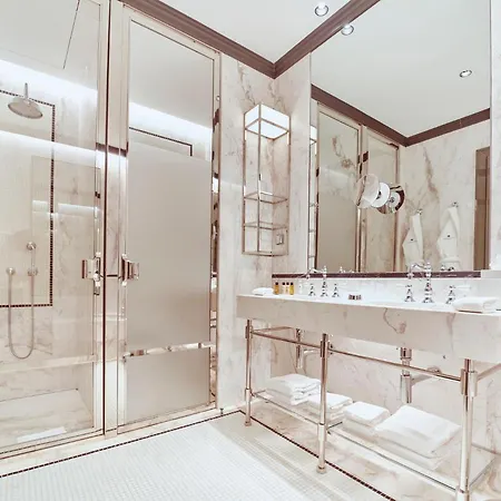 The One Monumental Palace Отель Порту