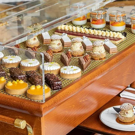 The One Monumental Palace Отель