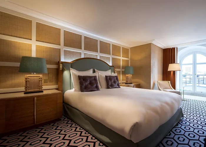 The One Monumental Palace Hotell