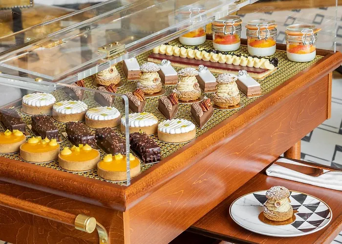 The One Monumental Palace Hotell