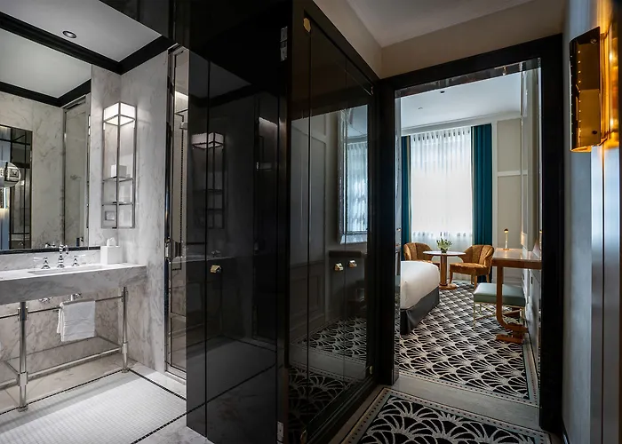 Otel The One Monumental Palace 5*