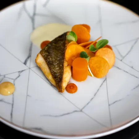 Otel The One Monumental Palace 5*